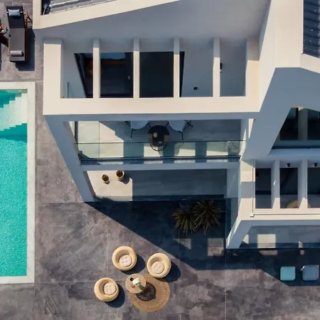 Sueno Luxury Villa, In 180 Iconic Sea View וילה