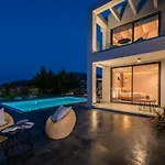 Sueno Luxury Villa, In 180 Iconic Sea View